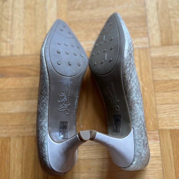 Life Stride Gold/Light Pink Dress Pump in Size 8M - Picture 3 of 5